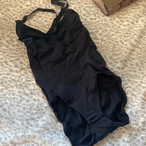 Skims Sculpting Bodysuit - Picture 5 of 7